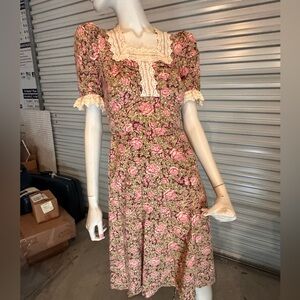 FOXY LADY DRESS FLORAL AND LACE SAN FRANCISCO VINTAGE DRESS XS
